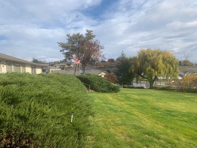 Building Photo - West Valley Home with Stunning Views