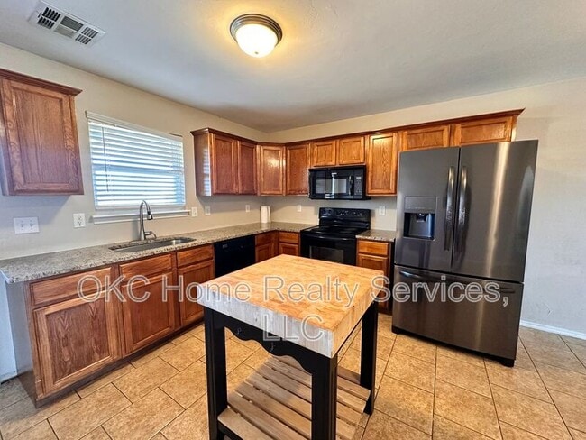 Building Photo - 4501 SE 78th St