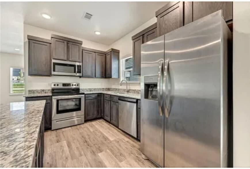 Building Photo - 917 S Amarillo Ave