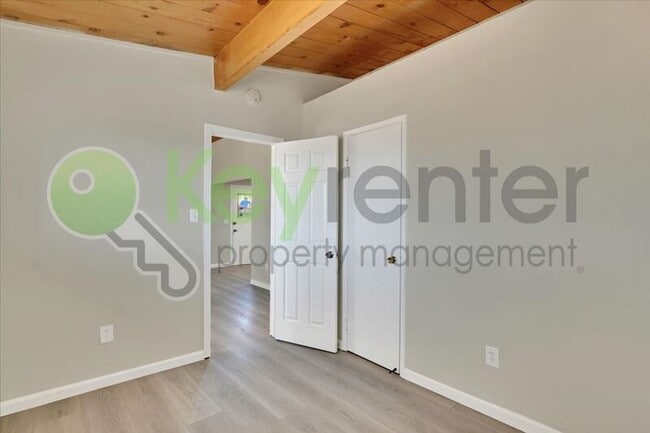 Building Photo - 1127 Rood Ave