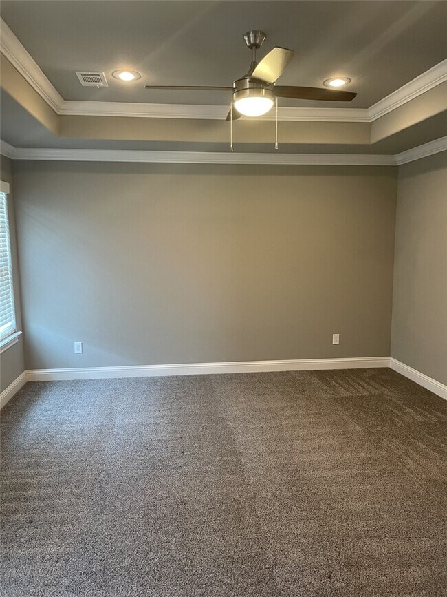 Building Photo - 1800 Sunrise Cir