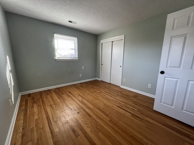 Building Photo - 424 Old Forge Ct