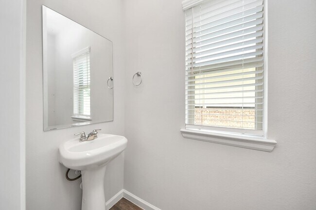 Building Photo - 16489 Moss Ln