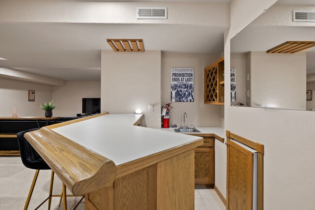 Building Photo - 23679 Dogleg Dr