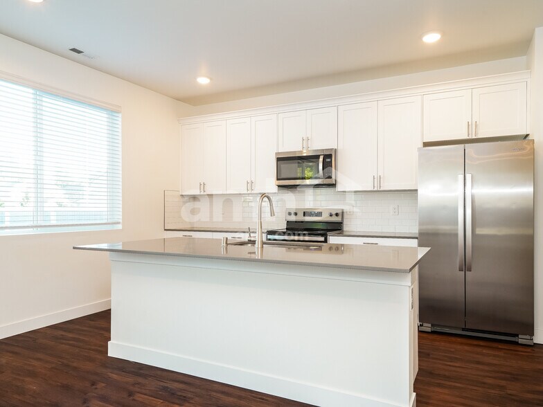 Building Photo - 7632 Verona Lp SW