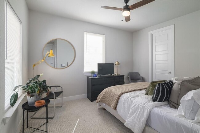 Building Photo - 6021 Seville Dr