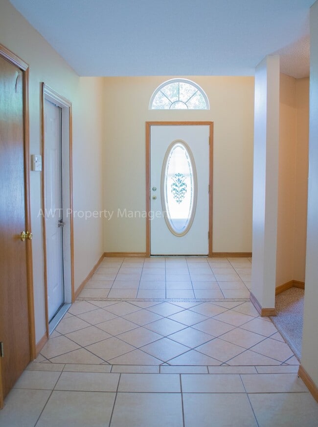 Building Photo - 14 Wood Amber Ln