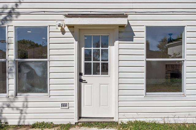 Building Photo - 4241 Meadowknoll Dr