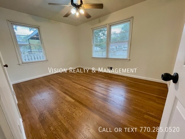 Building Photo - 6328 Oakview Ln