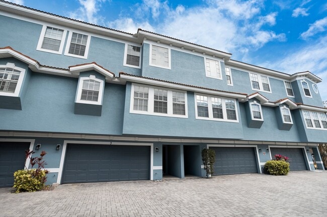 Building Photo - 3111 W De Leon St