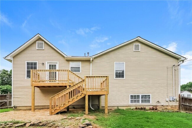 Building Photo - 100 Ivy Glen