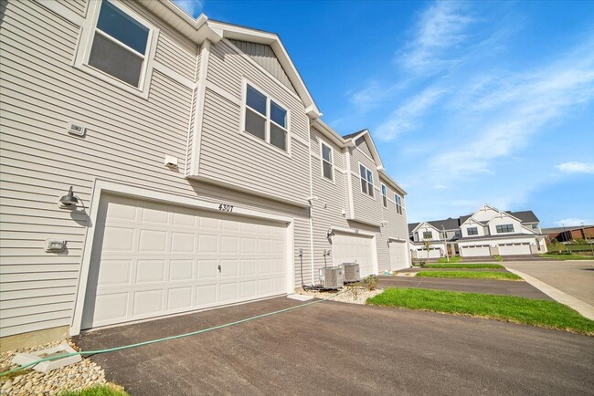Building Photo - NEW CONSTRUCTION 3BED, 3BATH TOWNHOUSE IN ...