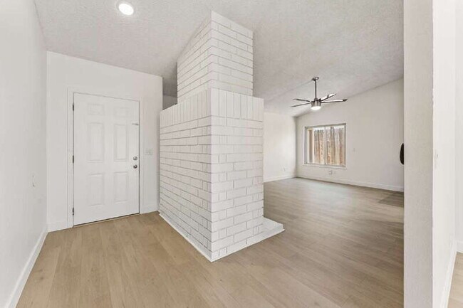 Building Photo - 5041 Palm Ave
