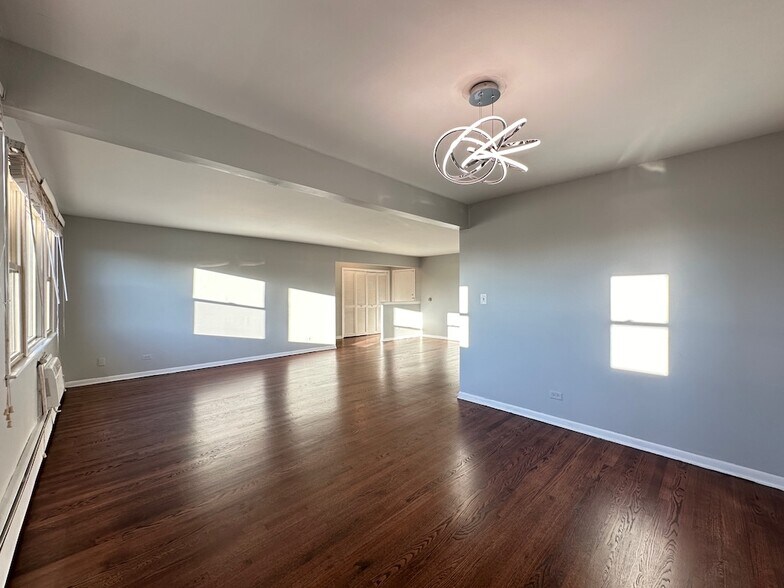 Building Photo - 8644 Skokie Blvd