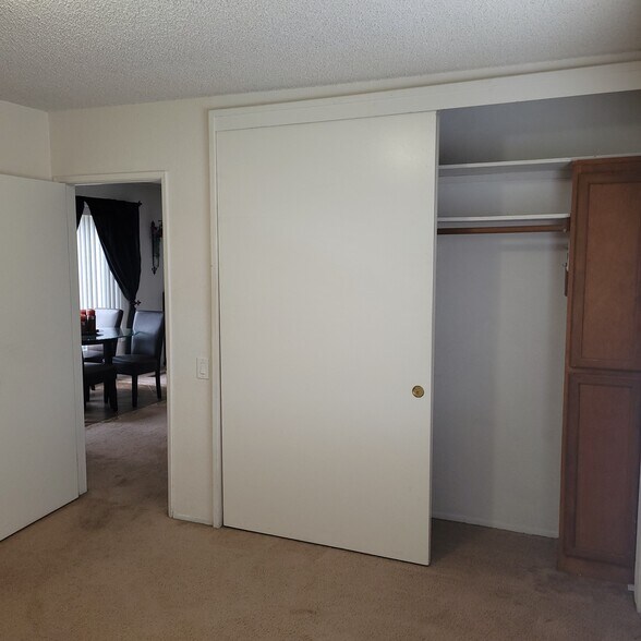 Room - 1236 Lincoln Ave