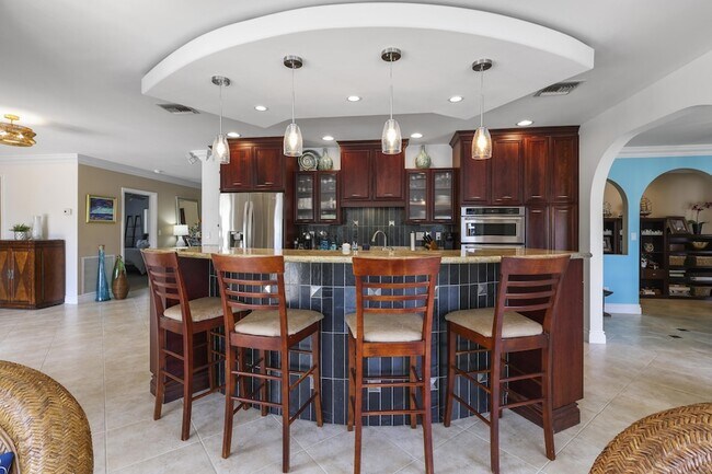 Building Photo - 1925 Coral Gardens Dr