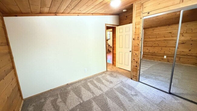Building Photo - 54080 Pine Crest Ave