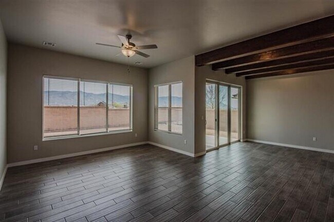 Building Photo - Spectacular 3 bed 2 bath home