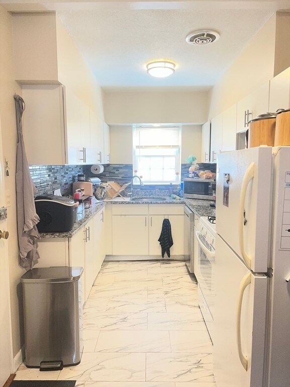 Building Photo - 169 Lake Shore Rd