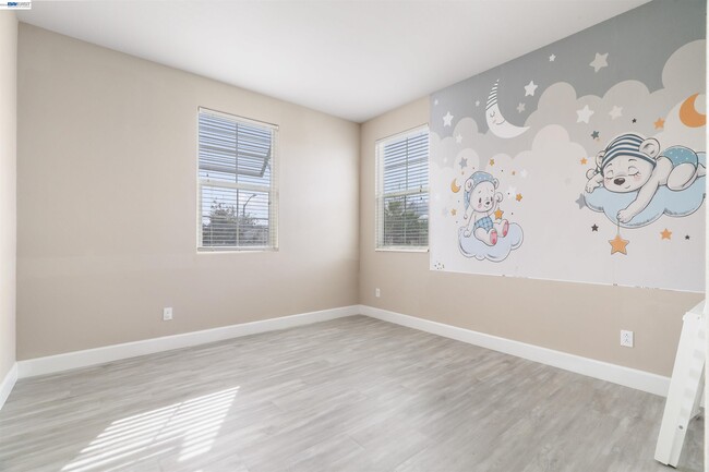 Building Photo - 967 Dainty Ave