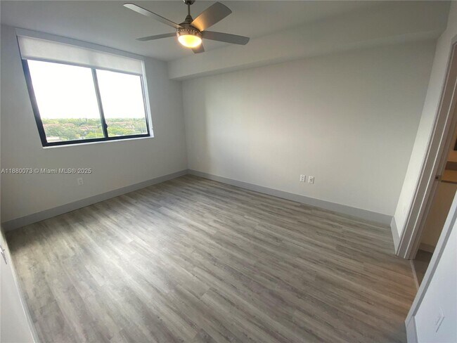 Building Photo - 9000 Ramblewood Dr