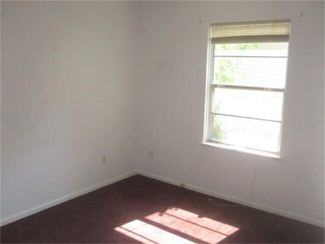 Building Photo - 5422 Thrush Dr