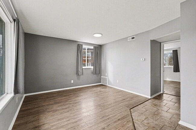 Building Photo - 2727 Madelyn Dr SW