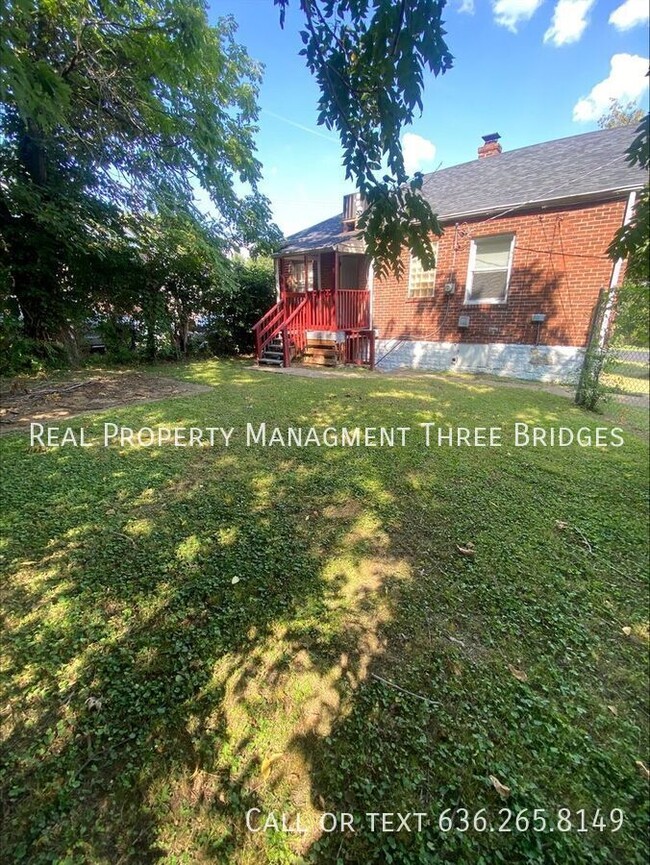 Building Photo - Cozy 2br/1ba Pine Lawn Home