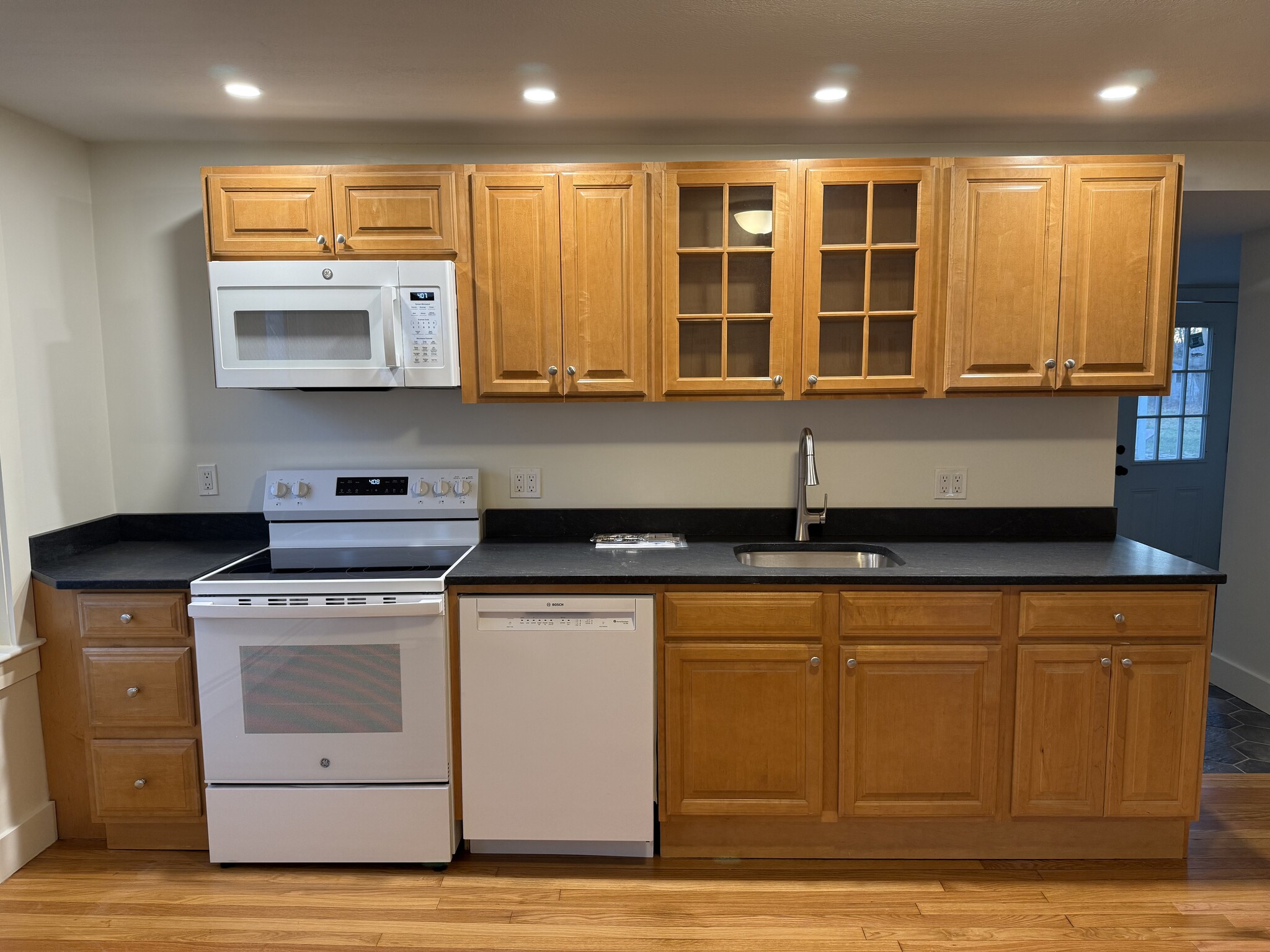 Building Photo - 35 Grant St