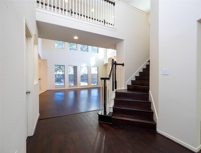 Building Photo - 2327 Centerbrook Ln