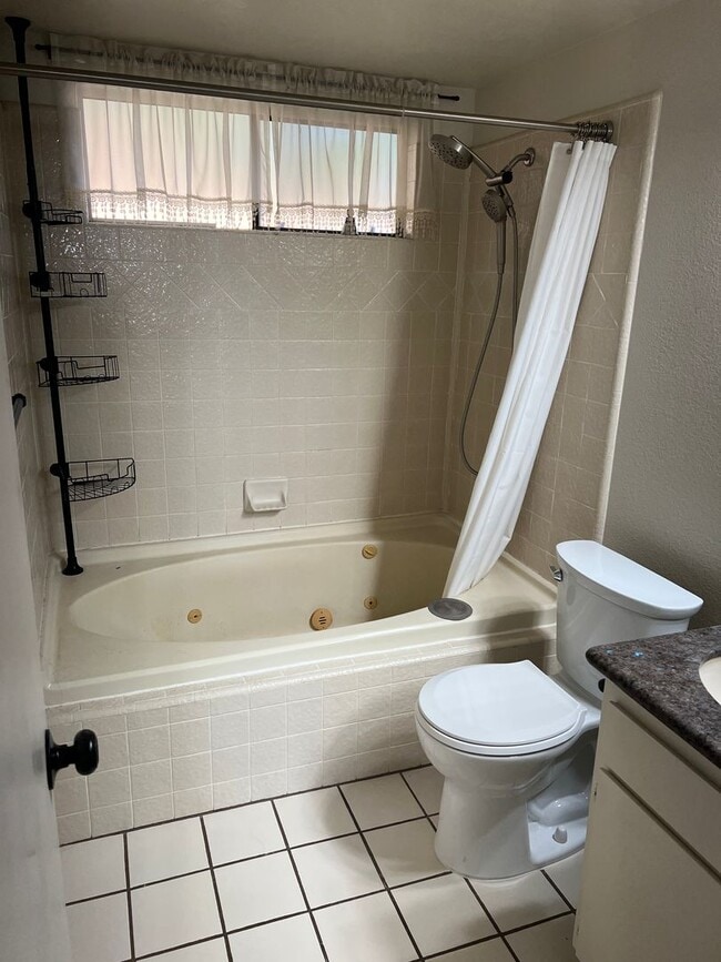 Building Photo - STYLISH HAYWARD HILLS CONDO WITH TWO PRIMARY SUITES AND BAY VIEWS!!!