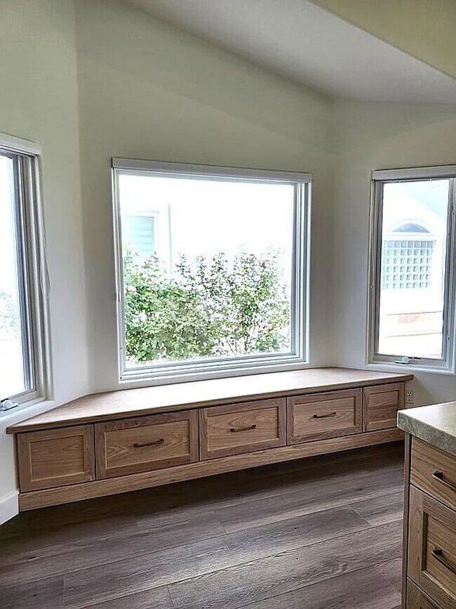 Building Photo - Charming Home Next To Sunbrook Golf Club!