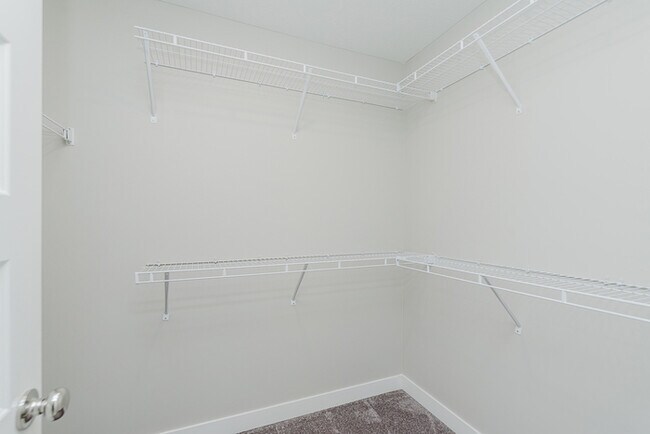 Building Photo - Beautiful Townhome in Carmel