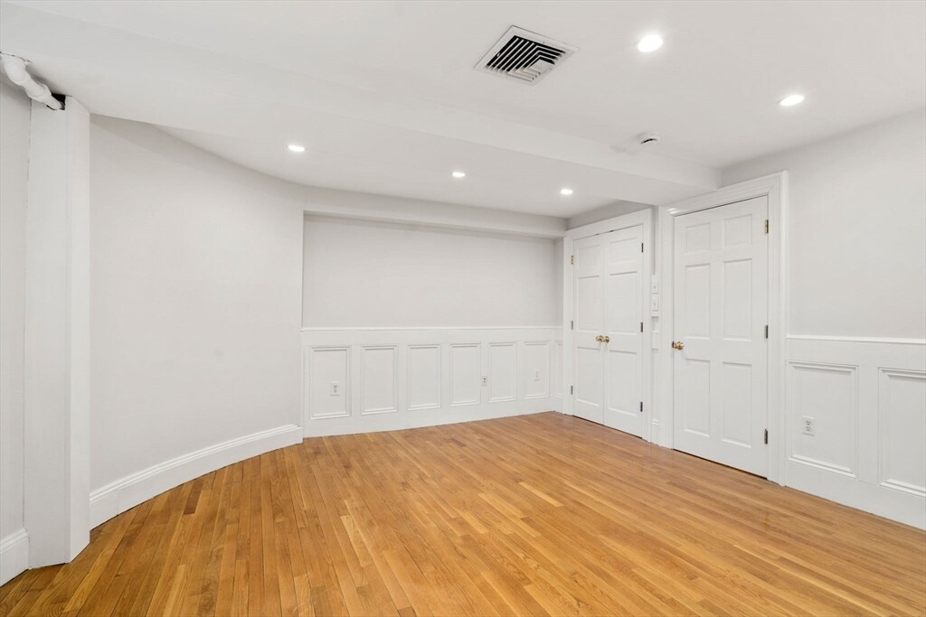 Building Photo - 244 Beacon St