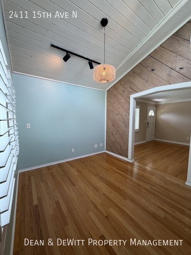 Building Photo - 2411 15th Ave N