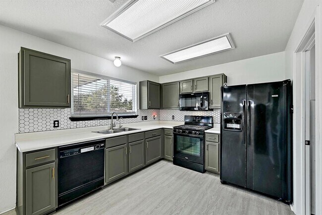 Building Photo - 102 Cannery Cove