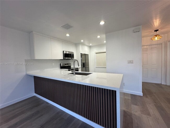 Building Photo - 322 NE 3rd St