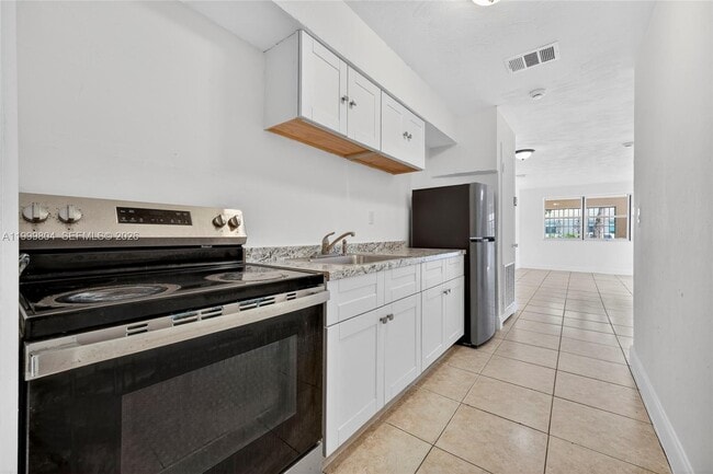 Building Photo - 762 NE 131st St