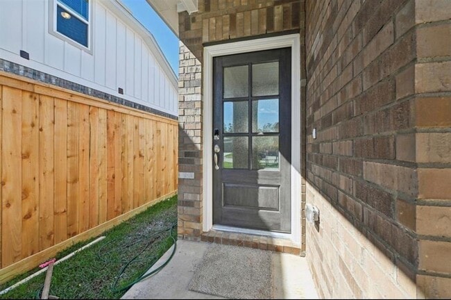 Building Photo - 16656 Sterling Clf St