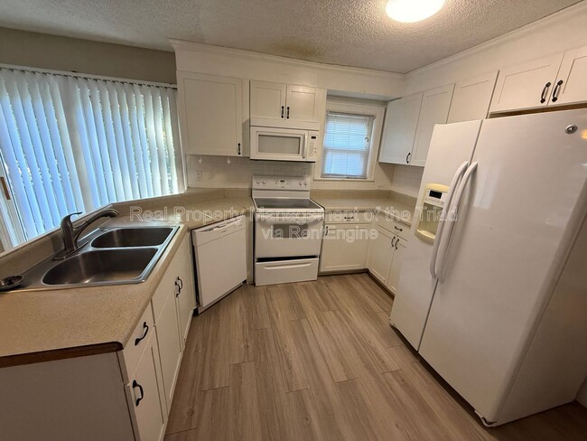 Building Photo - 2203 Maywood St