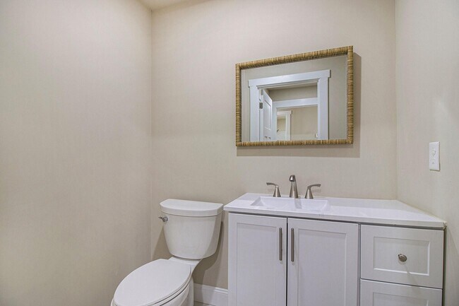 Building Photo - 6 Maple Vlg Ct