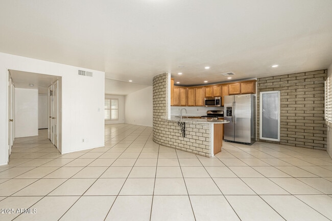 Building Photo - 3738 E Glenrosa Ave