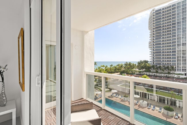 Building Photo - 10275 Collins Ave