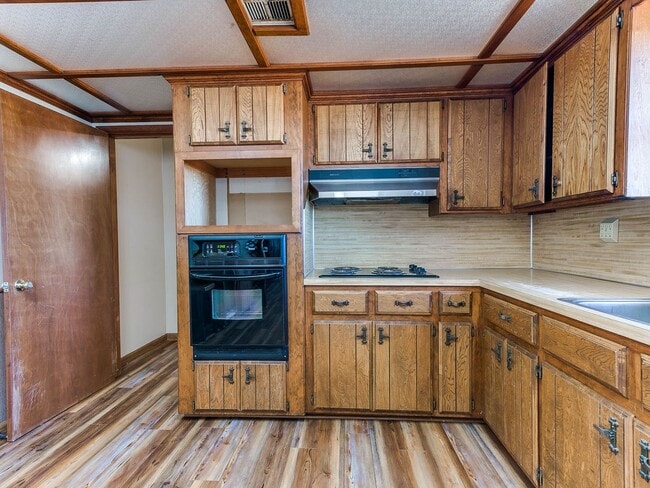 Building Photo - Beautiful 3 bed 2.5 bath home in the Country