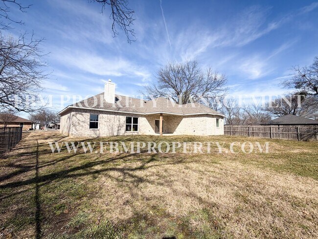 Building Photo - 903 Sunrise Ave