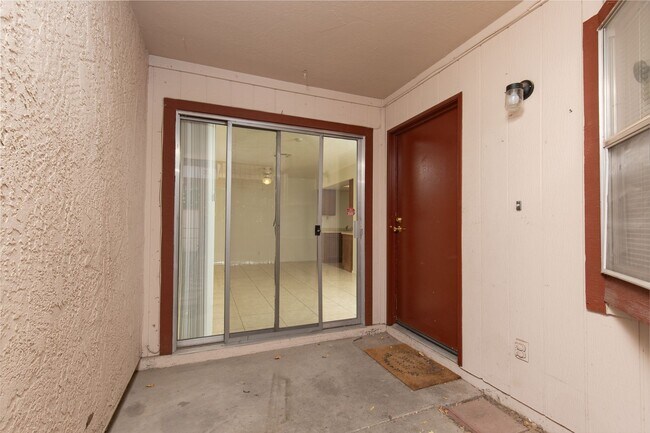 Building Photo - Single story one bedroom: MOVE IN SPECIAL:...