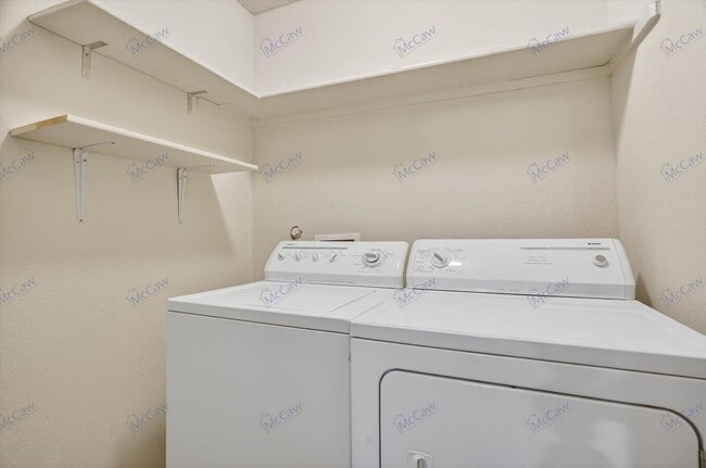 Building Photo - 549 Dylan Ct