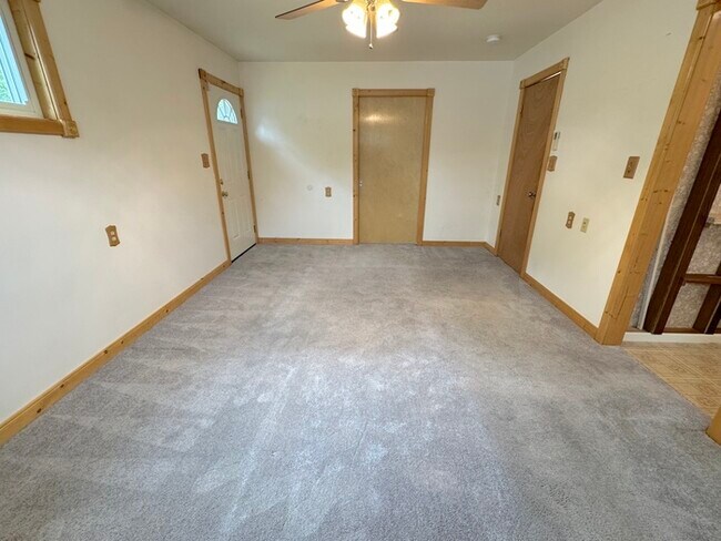 Building Photo - 5007 Hazelwood Rd
