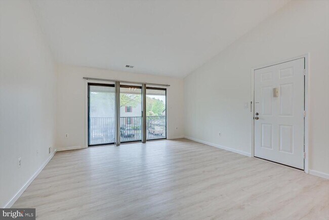 Building Photo - 64 Taylor Dr