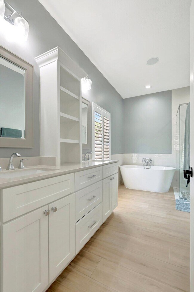 Building Photo - 1050 Delray Lakes Dr